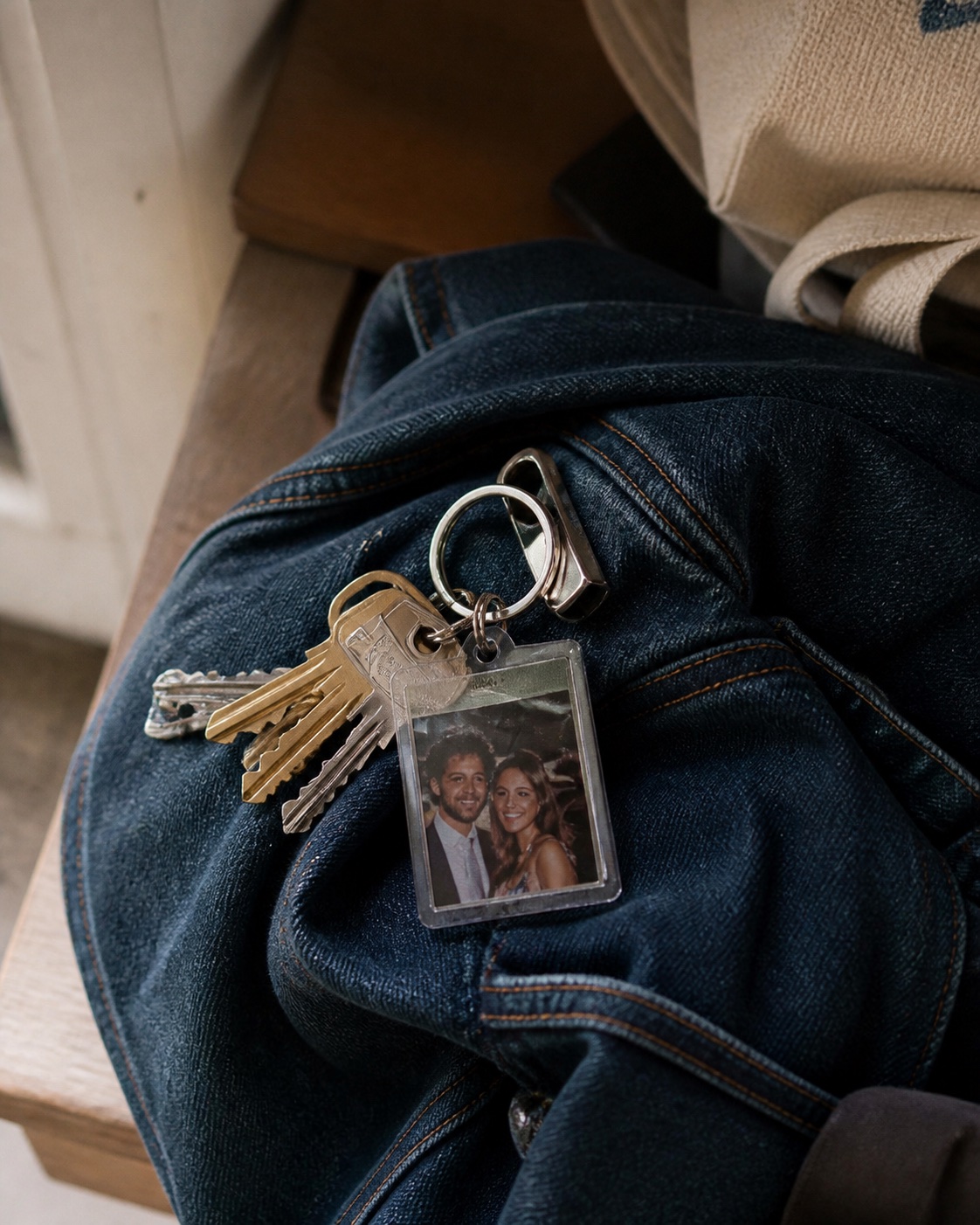 Porte-clés photo transparent fixé à un trousseau de clés