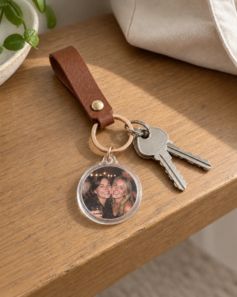 Porte-clés photo transparent fixé à un trousseau de clés